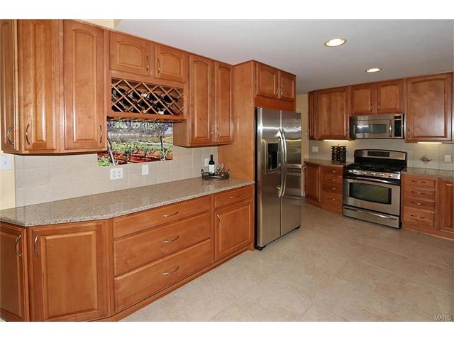 811 Stone Canyon Dr, Ballwin, MO 63021 photo 11
