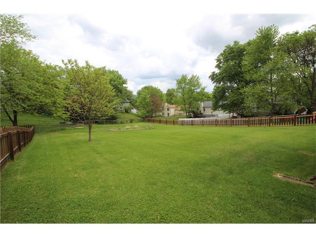 717 Oak Meadows Ct, Ballwin, MO 63021 photo 25