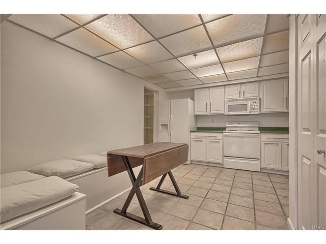 100 Towne Square Ct #B, Eureka, MO 63025 photo 4