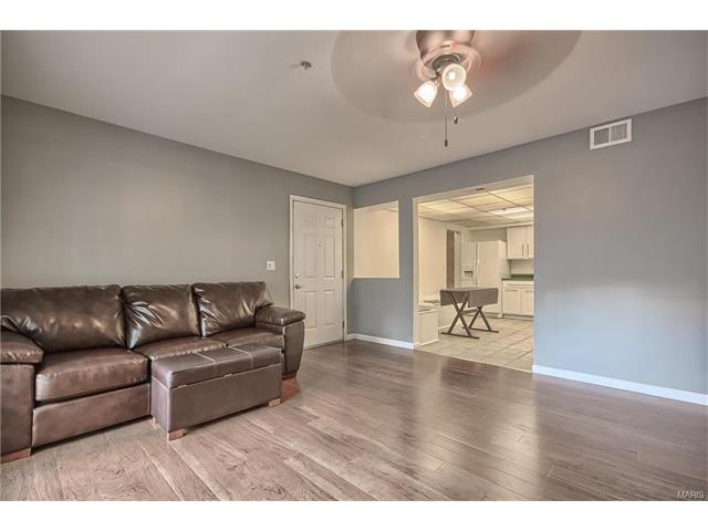 100 Towne Square Ct #B, Eureka, MO 63025 photo 8