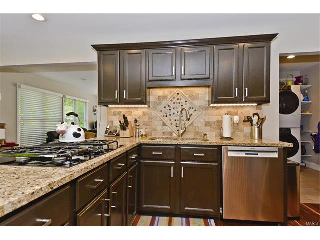 562 Mcbride Pointe Dr, Ballwin, MO 63011 photo 12