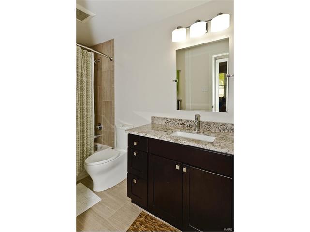 562 Mcbride Pointe Dr, Ballwin, MO 63011 photo 27