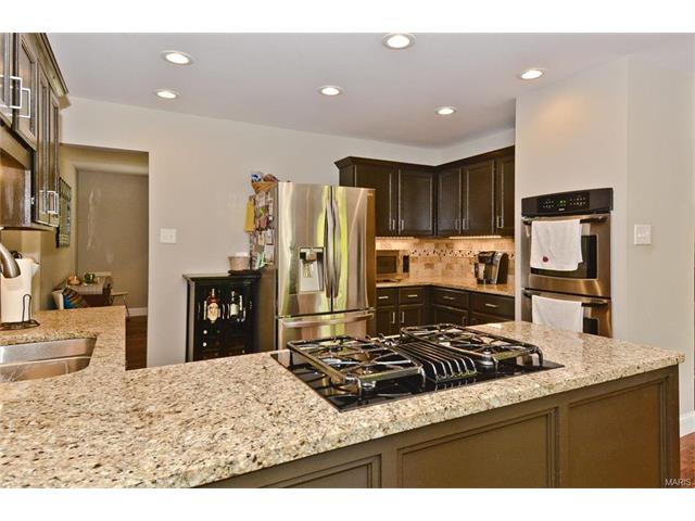 562 Mcbride Pointe Dr, Ballwin, MO 63011 photo 13