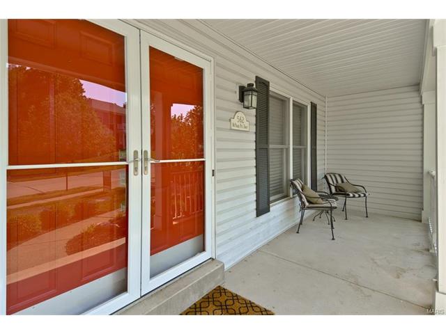 562 Mcbride Pointe Dr, Ballwin, MO 63011 photo 3