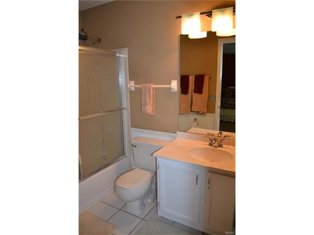1584 Greenfield Xing, Ballwin, MO 63021 photo 11