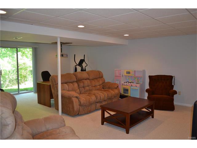 1584 Greenfield Xing, Ballwin, MO 63021 photo 13