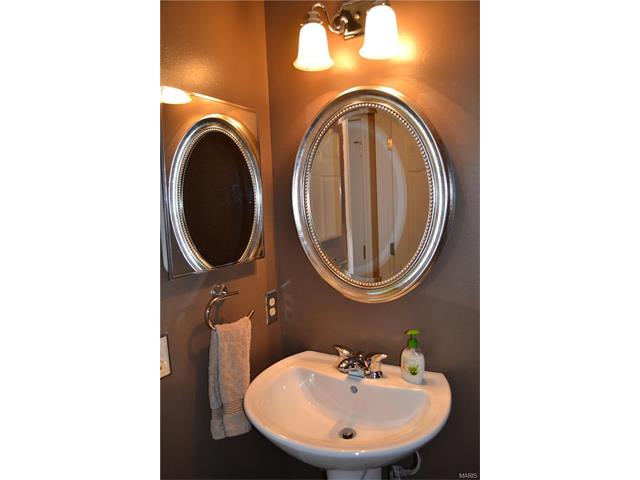 1584 Greenfield Xing, Ballwin, MO 63021 photo 10