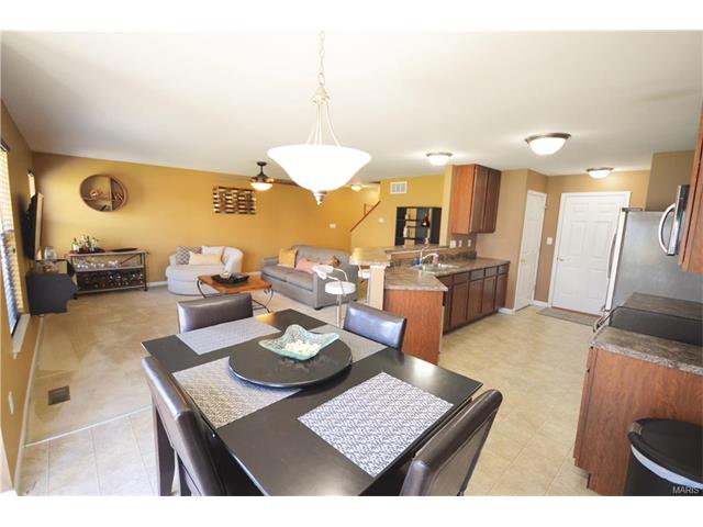 308 Wild Oak Dr, O'fallon, MO 63368 photo 2