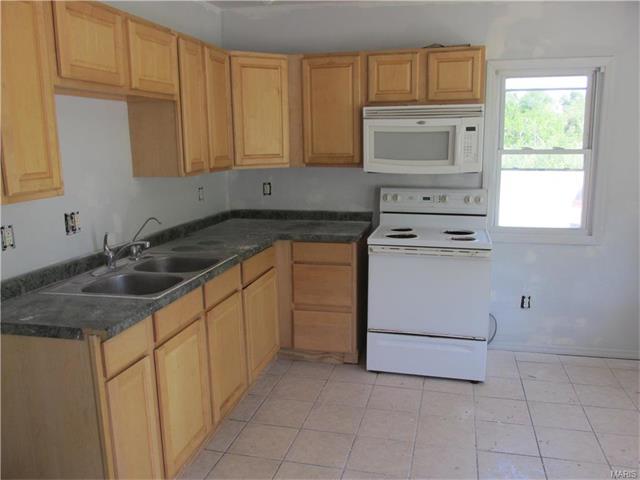 610 Blanche Dr, Saint Charles, MO 63303 photo 8