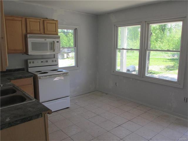 610 Blanche Dr, Saint Charles, MO 63303 photo 9