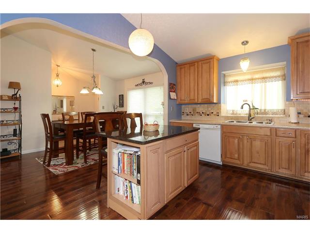 16463 Fullerton Meadows Dr, Ballwin, MO 63011 photo 5