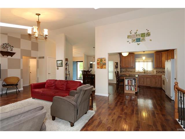 16463 Fullerton Meadows Dr, Ballwin, MO 63011 photo 9