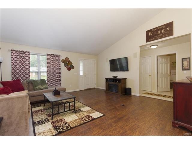 8 Colgate Cir, O'fallon, MO 63366 photo 3