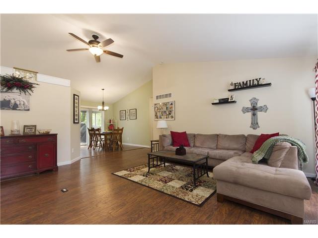 8 Colgate Cir, O'fallon, MO 63366 photo 2