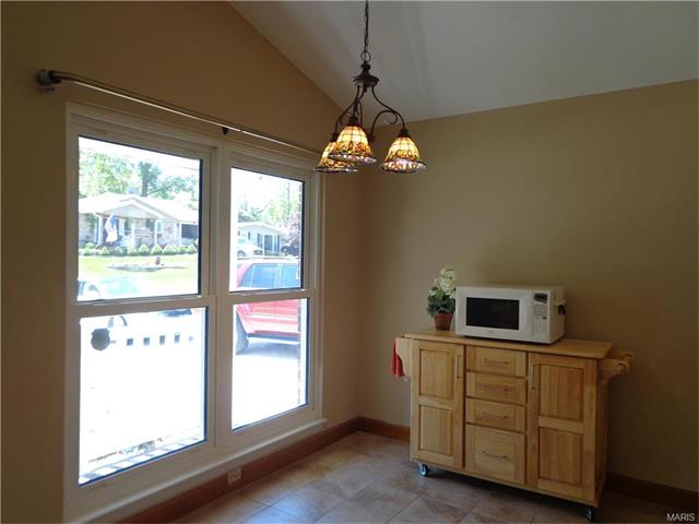 417 Ballwin Ave, Ballwin, MO 63021 photo 4