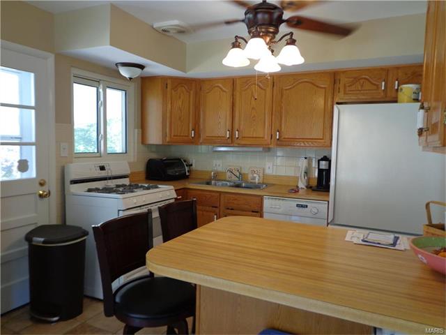 417 Ballwin Ave, Ballwin, MO 63021 photo 3