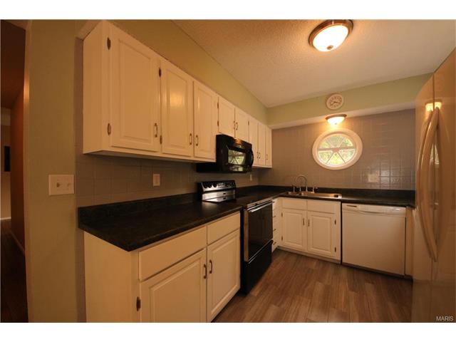 717 Shallowford Dr, Ballwin, MO 63021 photo 9