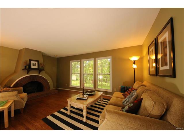 717 Shallowford Dr, Ballwin, MO 63021 photo 7