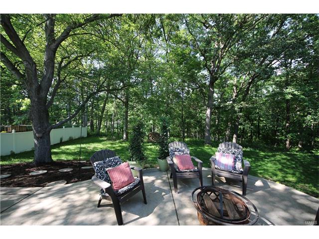 717 Shallowford Dr, Ballwin, MO 63021 photo 2