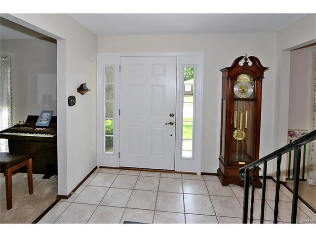 555 Windsor Mill Dr, Ballwin, MO 63011 photo 3