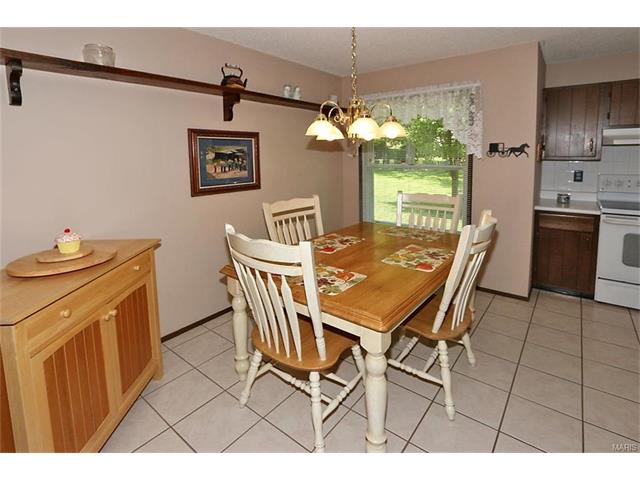 555 Windsor Mill Dr, Ballwin, MO 63011 photo 12