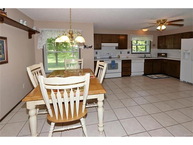 555 Windsor Mill Dr, Ballwin, MO 63011 photo 9
