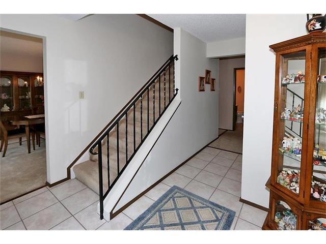 555 Windsor Mill Dr, Ballwin, MO 63011 photo 4