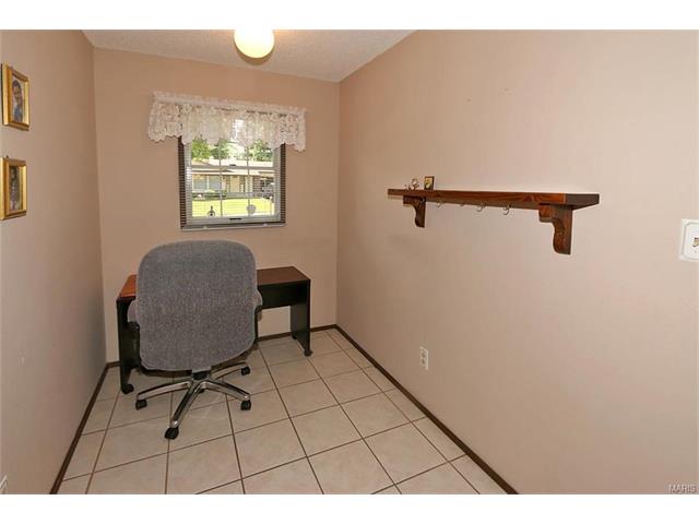 555 Windsor Mill Dr, Ballwin, MO 63011 photo 17