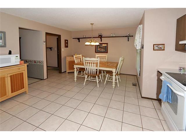 555 Windsor Mill Dr, Ballwin, MO 63011 photo 11