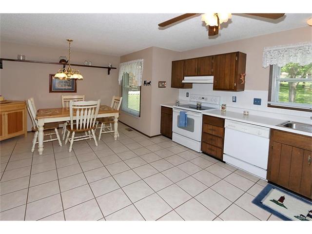 555 Windsor Mill Dr, Ballwin, MO 63011 photo 8