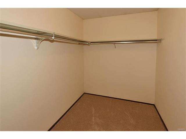 555 Windsor Mill Dr, Ballwin, MO 63011 photo 20