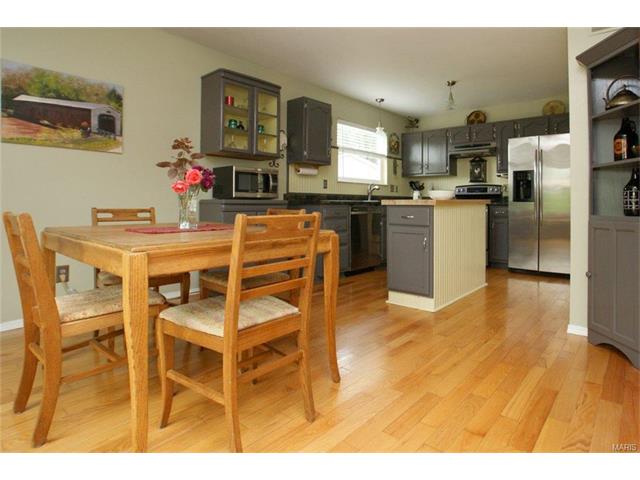 350 Westridge Dr, O'fallon, MO 63366 photo 4