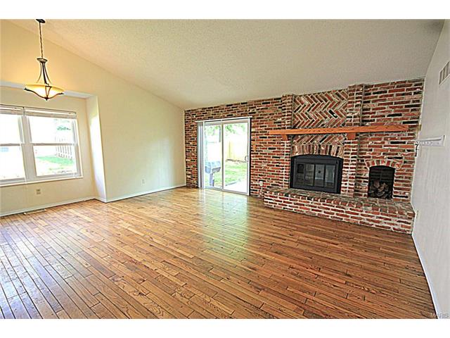 818 Eaglebrooke Dr, Ballwin, MO 63021 photo 3