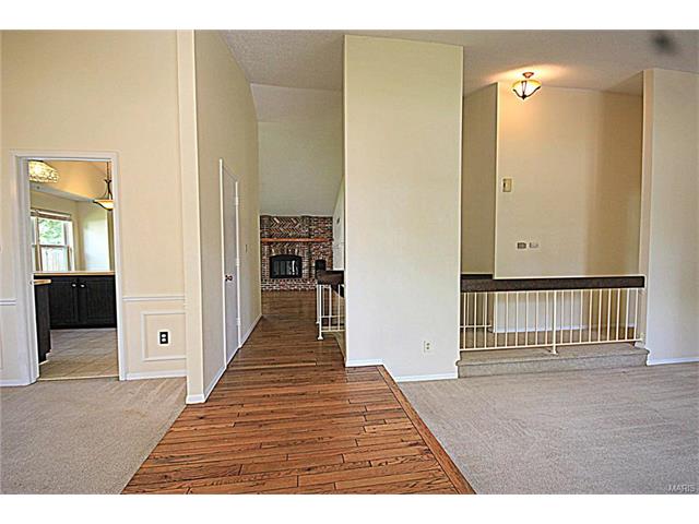 818 Eaglebrooke Dr, Ballwin, MO 63021 photo 2