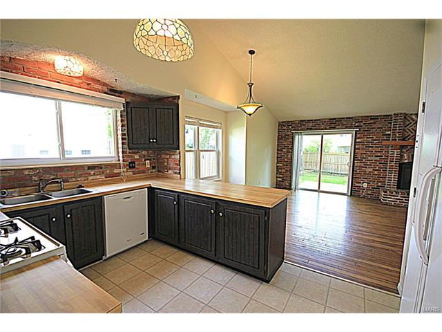 818 Eaglebrooke Dr, Ballwin, MO 63021 photo 7