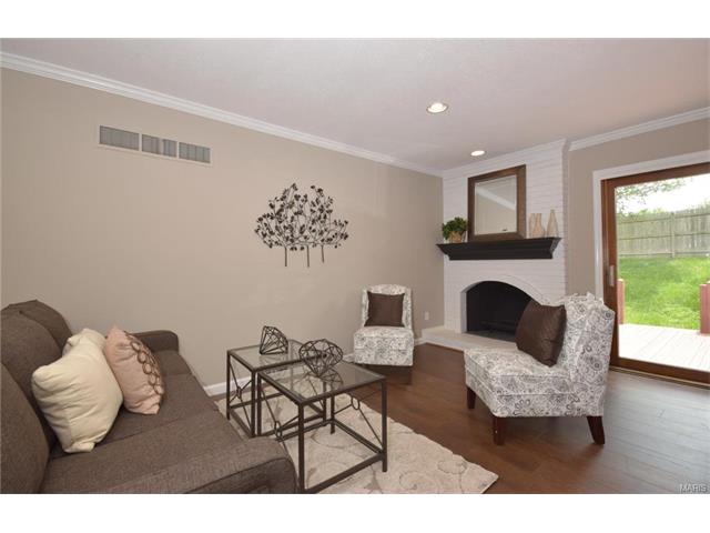 1486 Cherry Creek Ln, Ballwin, MO 63021 photo 2