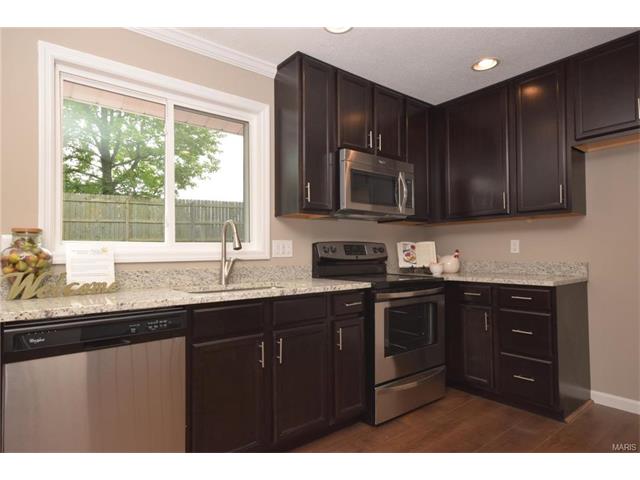 1486 Cherry Creek Ln, Ballwin, MO 63021 photo 9