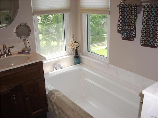 863 Westbrooke Meadows Ct, Ballwin, MO 63021 photo 15
