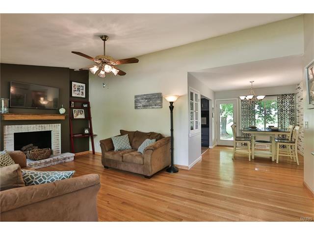 123 Vlasis Dr, Ballwin, MO 63011 photo 4