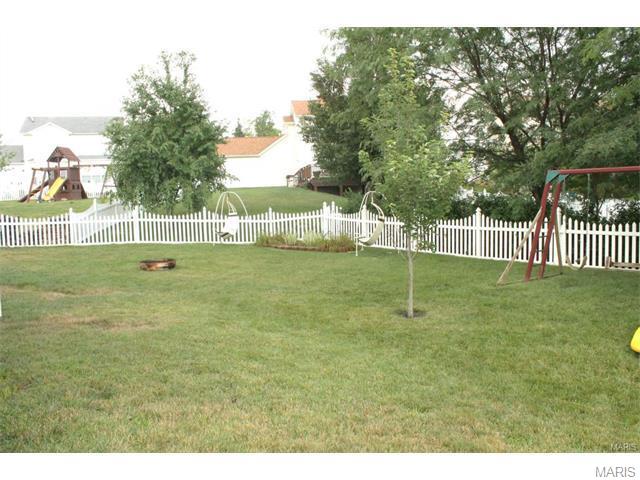 2306 Eagle Pnes, Saint Charles, MO 63303 photo 13