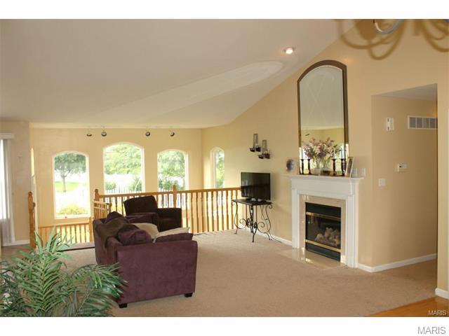 2306 Eagle Pnes, Saint Charles, MO 63303 photo 5