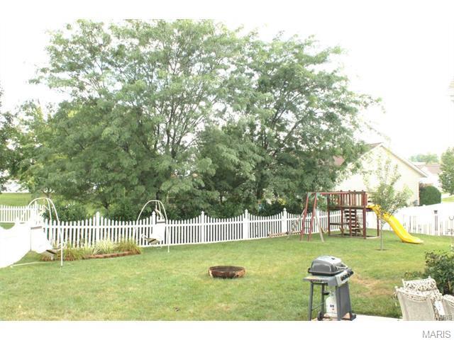 2306 Eagle Pnes, Saint Charles, MO 63303 photo 14