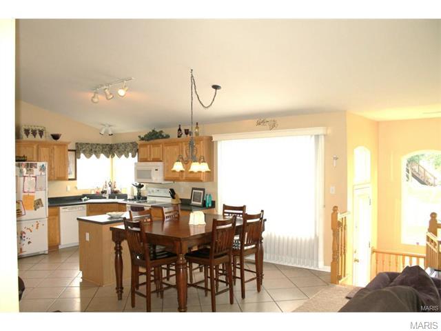 2306 Eagle Pnes, Saint Charles, MO 63303 photo 3