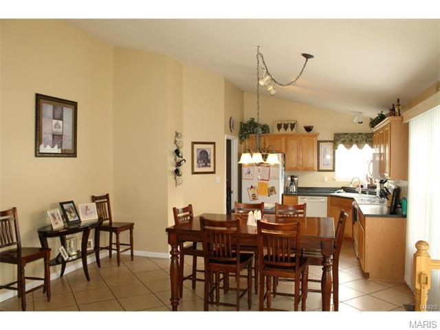 2306 Eagle Pnes, Saint Charles, MO 63303 photo 2