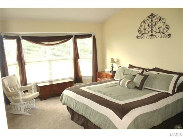 2306 Eagle Pnes, Saint Charles, MO 63303 photo 6