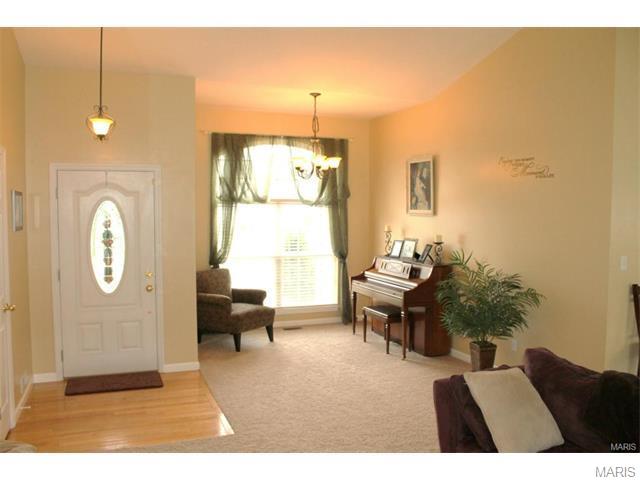 2306 Eagle Pnes, Saint Charles, MO 63303 photo 4