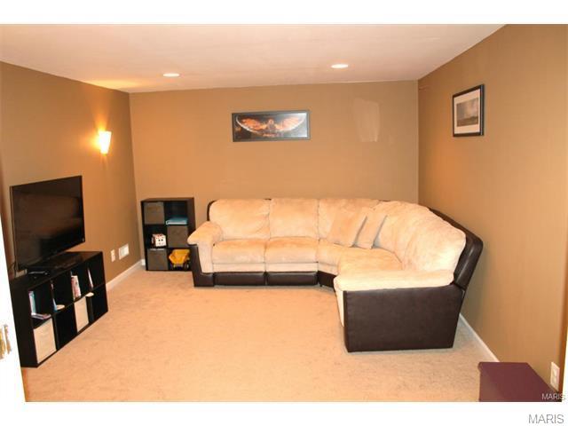 2306 Eagle Pnes, Saint Charles, MO 63303 photo 10