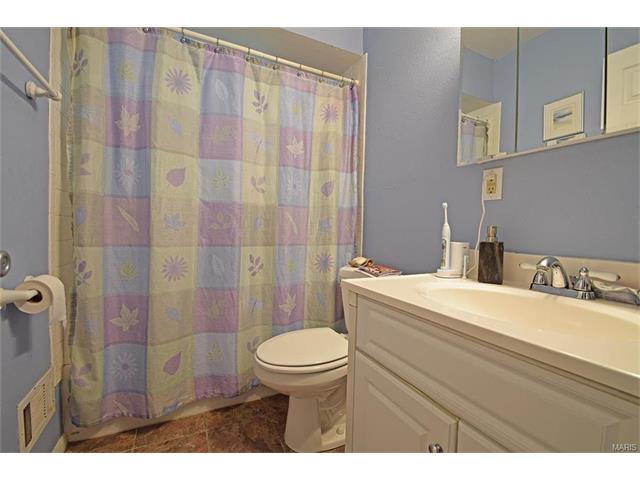 400 Ballwin Ave, Ballwin, MO 63021 photo 14