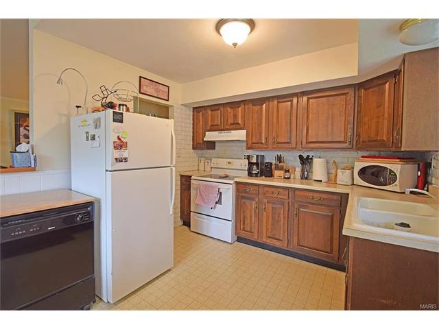 400 Ballwin Ave, Ballwin, MO 63021 photo 3