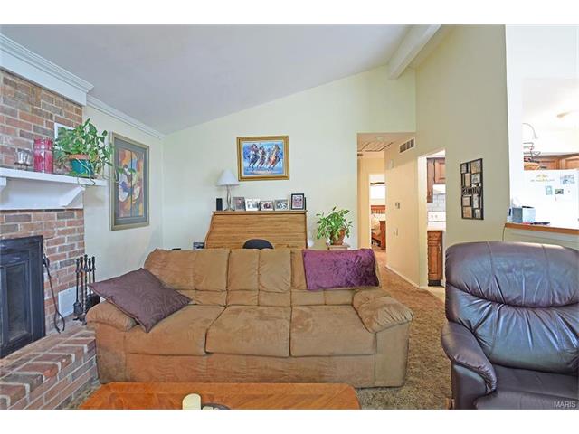 400 Ballwin Ave, Ballwin, MO 63021 photo 2